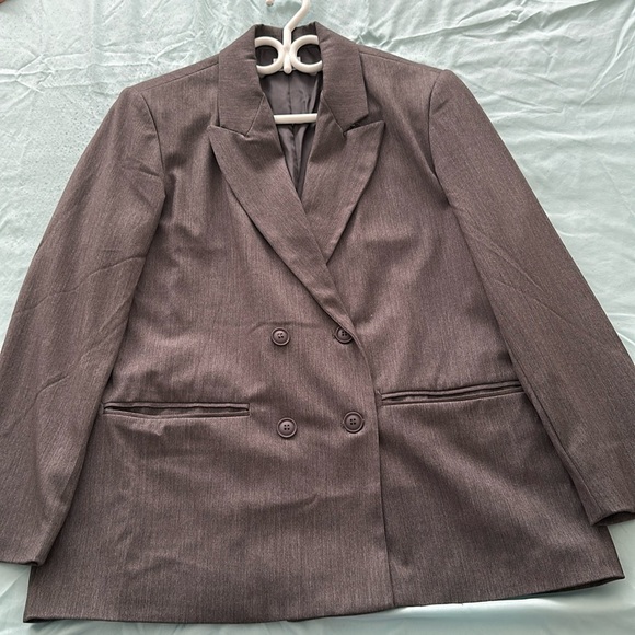 Grey Suit - Picture 1 of 3